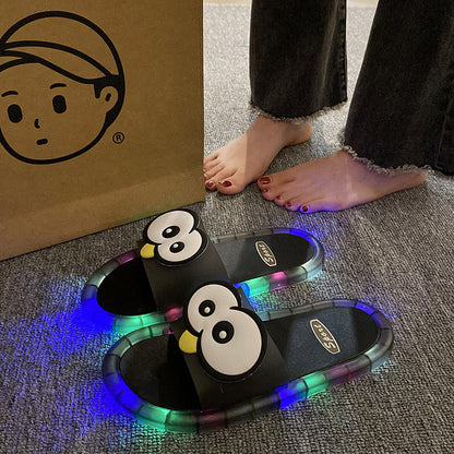 ⏳Begränsad tid – 50% rabatt⏰Söta LED-tofflor med ankdesign – lyser i mörkret, mjuka & lätta 👣💡
