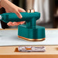 👕 60% RABATT! 💨 Bärbart Miniångstrykjärn – 90° Roterande, Titanplatta & Perfekt För Resor & Snabbstrykning 🧳