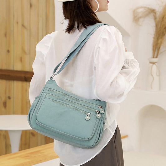 ✨60% RABATT NU! ✨Lätt crossbody-väska i nylon med flera fickor