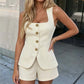👚 60% RABATT NU! 👑 Kvinnors Fyrkantsringning Väst & Shorts Set – Elegant Halsringning, Guldknappar & Strukturerad Passform – 2-delat Koordinerat Sommarutseende 🧩