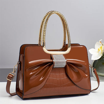 🔥 50% RABATT på utvalda produkter🎉Elegant damaxelväska med rosett & krokodilmönster 👜 Lyxig textur, söt rosett & tidlös elegans – din perfekta vardagsaccessoar ✨