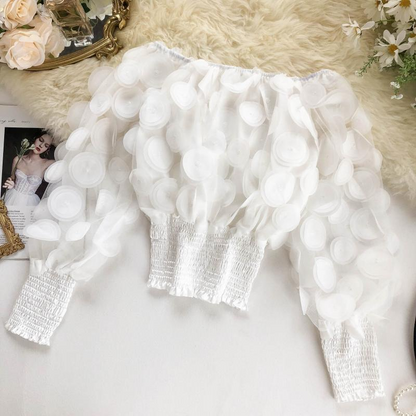 👗 50% RABATT! ✨ Off-shoulder figurnära topp – 3D blomapplikationer & smockad midja – Ballongärmar, romantisk & feminin – perfekt för fest eller sommarbrunch 🌸🌿